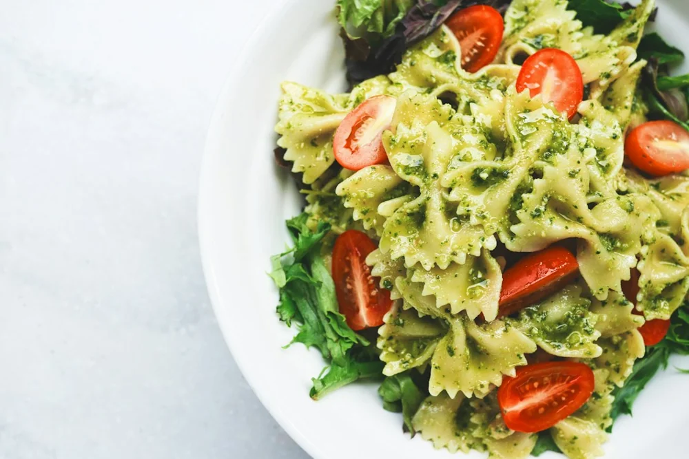 Una mesa verde, un pesto feliz